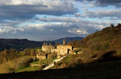 Il Ponticello - Trekking tra castelli d’Arcevia e cantine aperte!