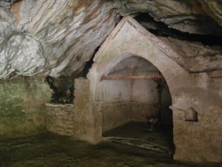 Tradizionale messa nella Grotta dei Frati e visita delle Gole del Fiastrone