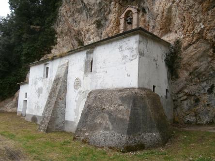 Luoghi di culto della montagna: Madonna del Sasso e Abbazia di san Benedetto