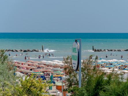 Spiaggia, mare, buona cucina e tanti servizi inclusi. In vacanza a Senigallia, Hotel Corallo