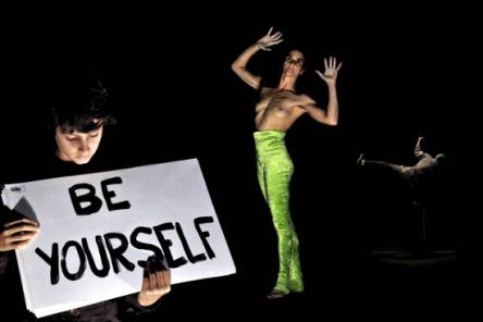 La Compagnia Acrobat al Teatro La Fenice di Senigallia La Compagnia Acrobat al Teatro La Fenice di Senigallia