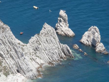 Appennino da scoprire: misteri e segreti del Monte Conero