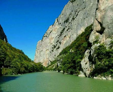 Enotrek: Gola del Furlo + Degustazione in Cantina