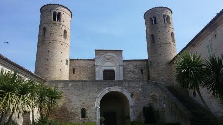 Camminando attraverso un nuovo Medio Evo