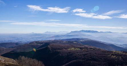 La vetta del San Vicino, guardando a est
