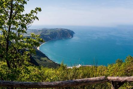 Passeggiata al Conero: un tuffo tra mare e natura