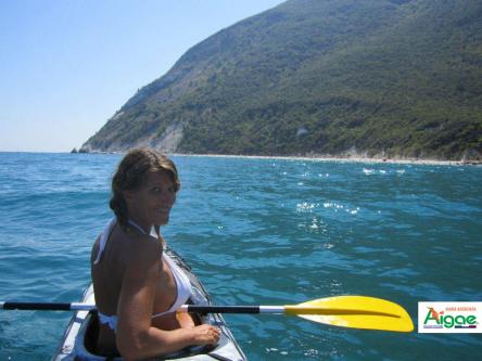 CONERO GIRO GUIDATO IN CANOA