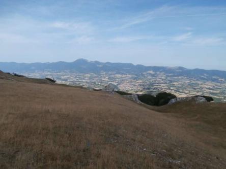 La Valle dell'Esino dall'alto: panorami dai Monti dei tre Pizzi