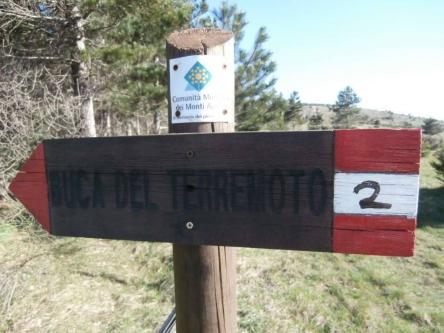 Escursione al Monte d'Aria per visitare la Buca del Terremoto