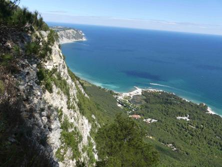 Passeggiata serale al Conero tra boschi e belvederi mozzafiato