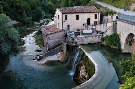 Sulla via degli Artigiani