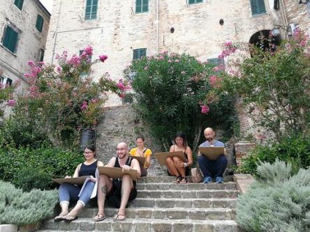 Disegna con l'artista.