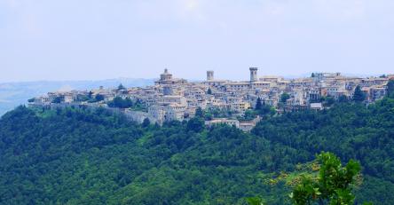 Giro del centro storico di Arcevia (AN)