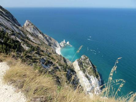 Escursione al Monte Conero con la Festa del vino