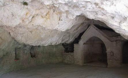 Da Cessapalombo alla Grotta dei Frati