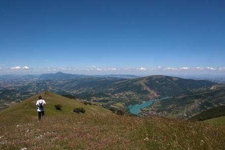 Le creste sopra il lago di Fiastra