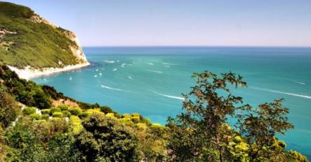 Viaggio nelle Marche, lungo la Costa Adriatica da Recanati al Monte Conero