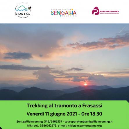 Trekking al tramonto a Frasassi