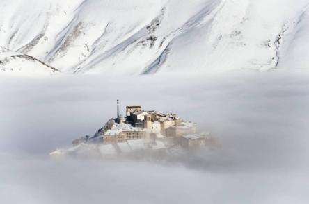 Trekking sulla neve dei Sibillini