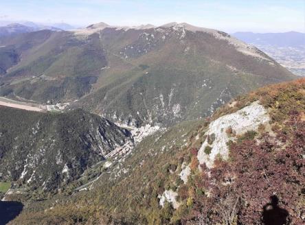 Dai Piani di Montelago a Monte Primo