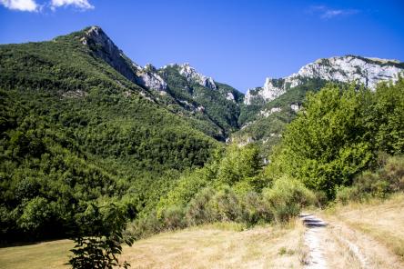 La montagna che si stringe...e bagno sotto la cascata