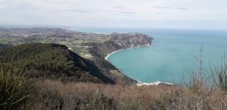 Escursione al Conero tra panorami, storia e tanta natura