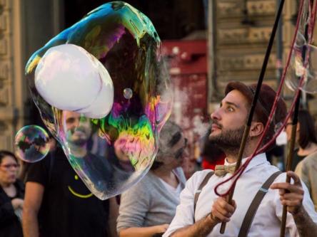 Arte di strada e musica con Teatro Lunatico, Alekos Ottaviucci e Mistrafunky Street Band