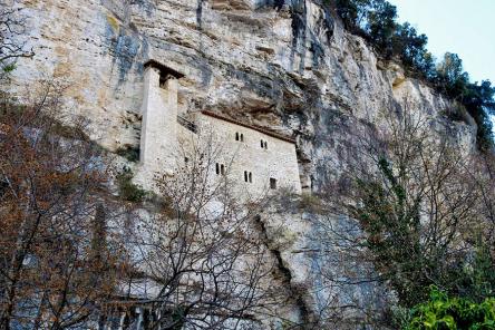 Ascoli Piceno: l'eremo sospeso e aperitivo in Piazza