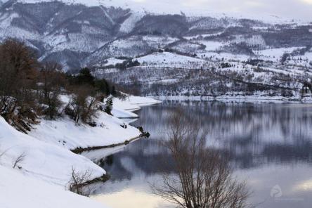 Ciaspolata sul Lago di Fiastra al tramonto