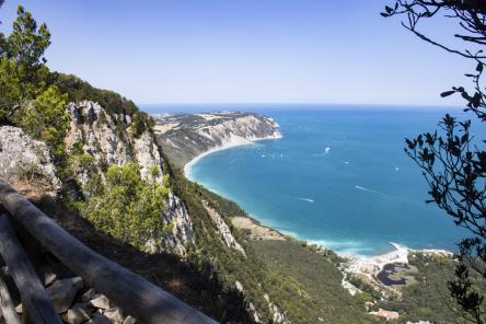 Monte Conero: la montagna sul mare