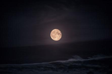 Luna piena dal Passo del Lupo