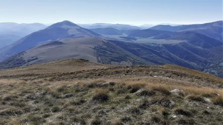 Dai Piani di Montelago a Monte Primo