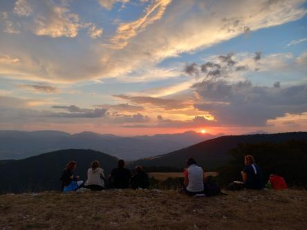 La magia di Canfaito tra le ultime ore del giorno e una notte senza luna