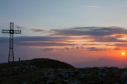 San Vicino: tramonto e luna piena